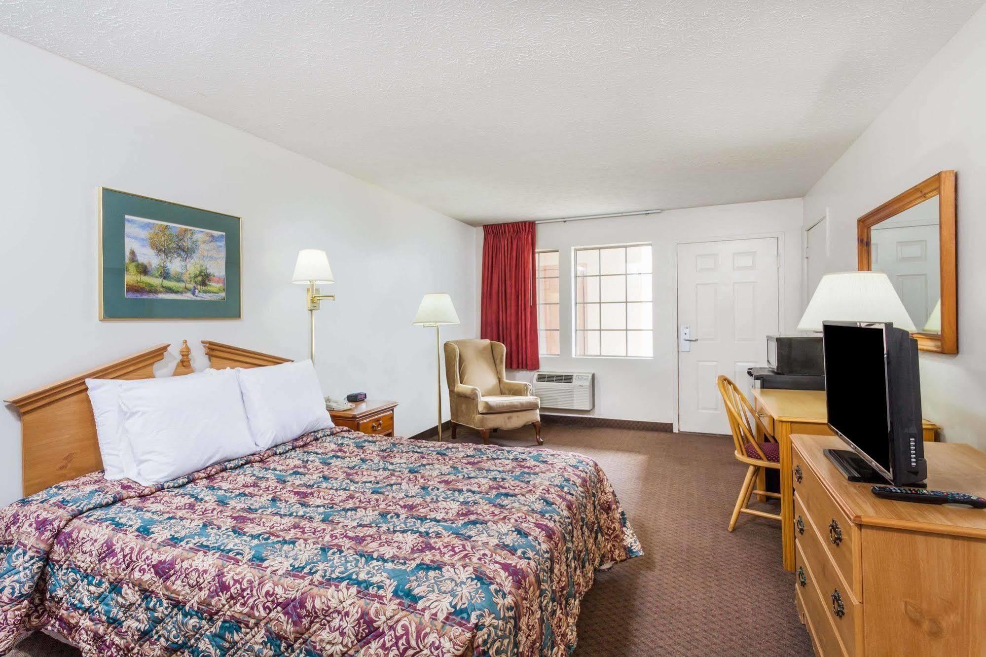 Red Roof Inn Cadiz Ngoại thất bức ảnh