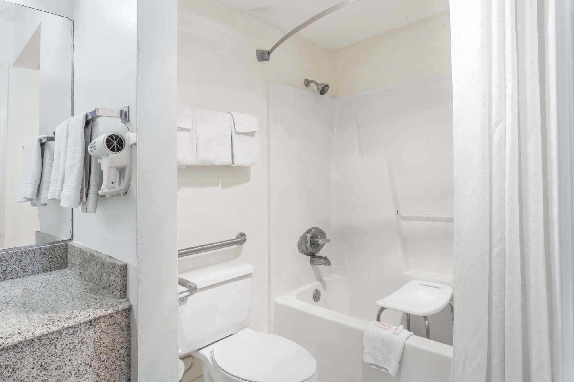 Red Roof Inn Cadiz Ngoại thất bức ảnh